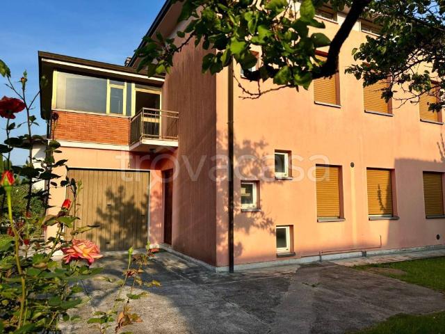 Villa Indipendente in vendita a Almenno San Salvatore, Lombardia