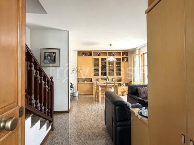 Villa Indipendente in vendita a Monticelli, Marche