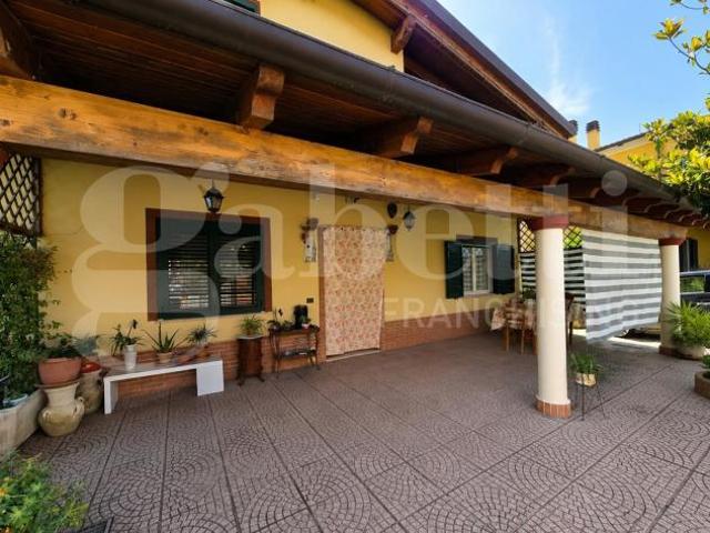 Villa Indipendente in vendita a Notaresco, Abruzzo