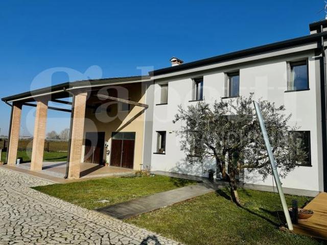 Villa Indipendente in vendita a Noventa Vicentina, Veneto