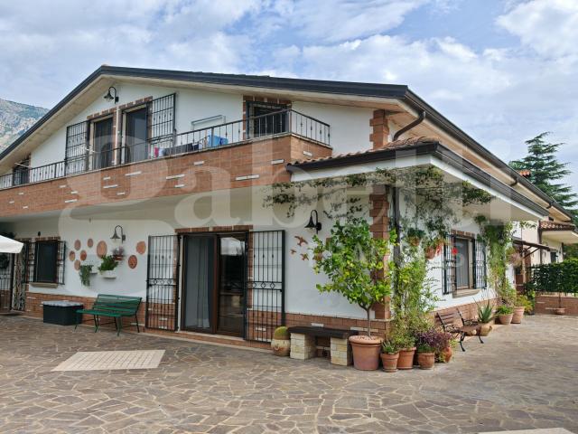 Villa Indipendente in vendita a Venafro, Molise
