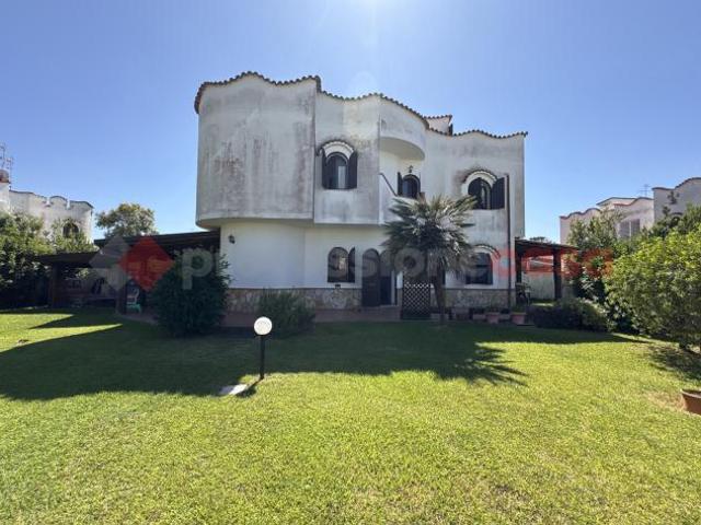 Villa Indipendente in vendita a Terracina, Lazio