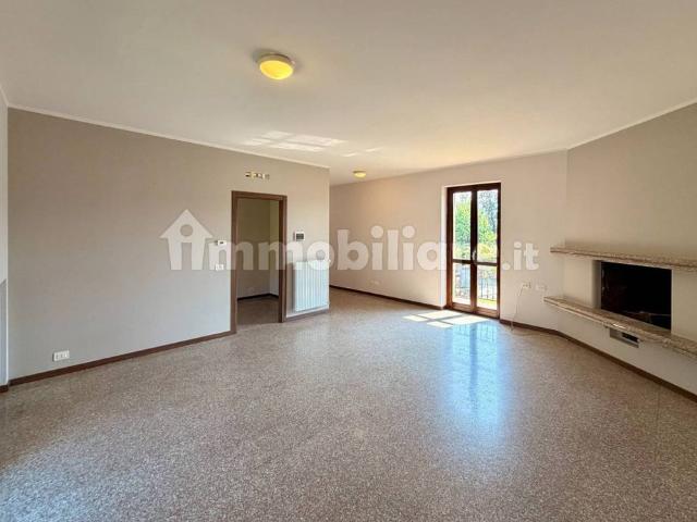 Villa Indipendente in affitto a Corte Franca, Lombardia