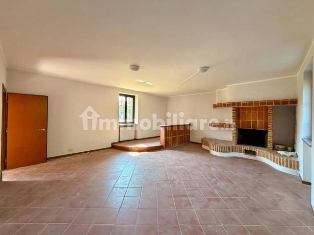 Villa Indipendente in affitto a Corte Franca, Lombardia