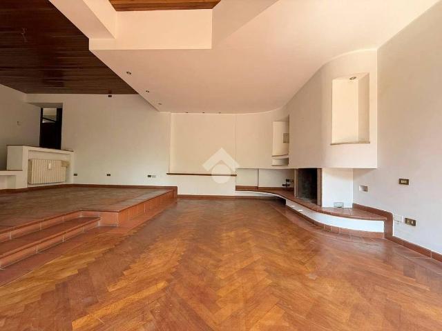 Villa Indipendente in affitto a Celadina, Bergamo