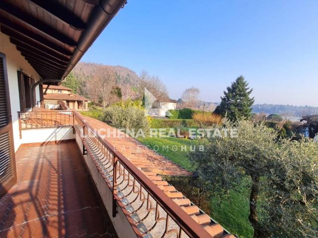 Villa Indipendente in affitto a Montorfano, Lombardia