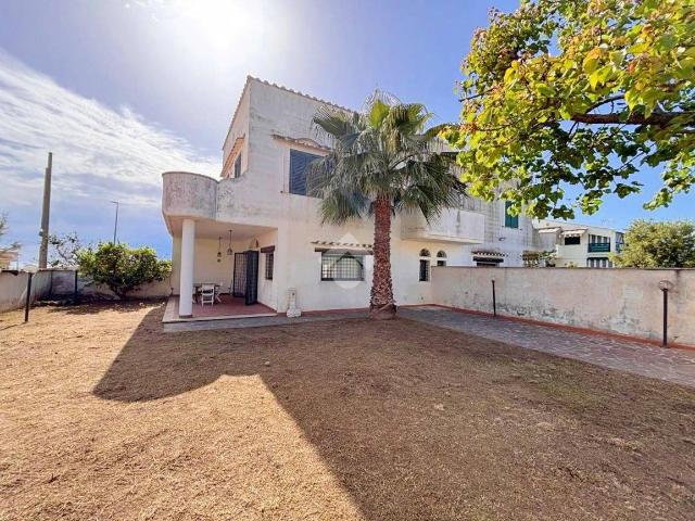 Villa Indipendente in affitto a Lido di Marechiaro, Roma Capitale