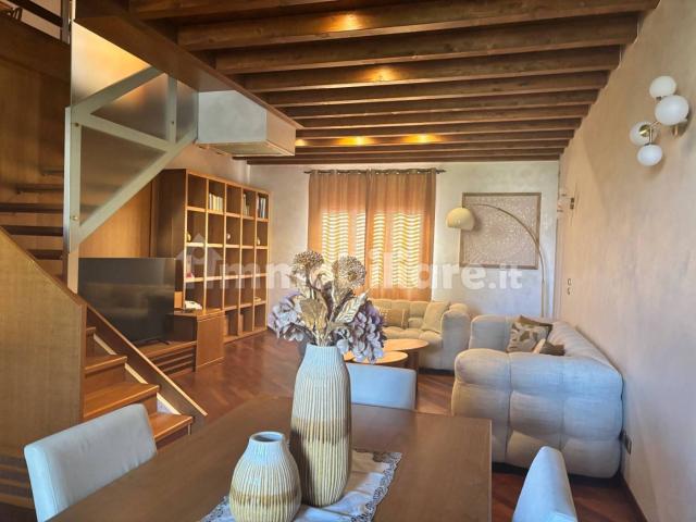 Villa Indipendente in affitto a Rezzato, Lombardia