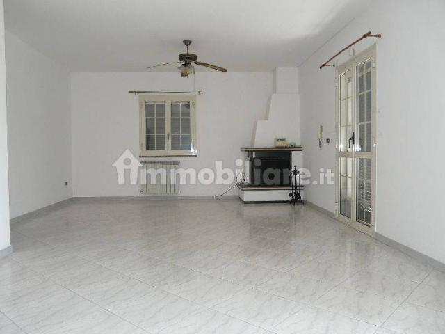 Villa Indipendente in affitto a Giugliano In Campania, Campania