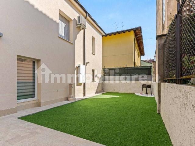 Villa Indipendente in affitto a Revellino, Lodi