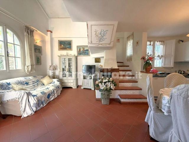 Villa Indipendente in affitto a Roma Imperiale, Forte Dei Marmi