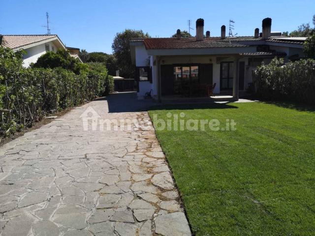 Villa Indipendente in affitto a Fregene, Roma Capitale
