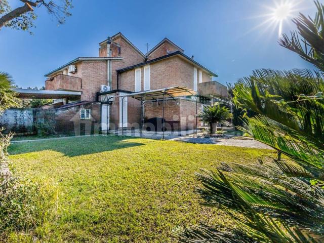Villa Indipendente in affitto a Fregene, Roma Capitale
