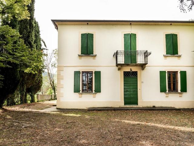 Villa Indipendente in vendita a Arezzo
