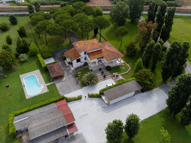 Villa Indipendente in vendita a Tonfano, Lucca