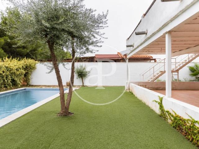 Chalet en venta en Residencial La Reva, el Camp de Túria