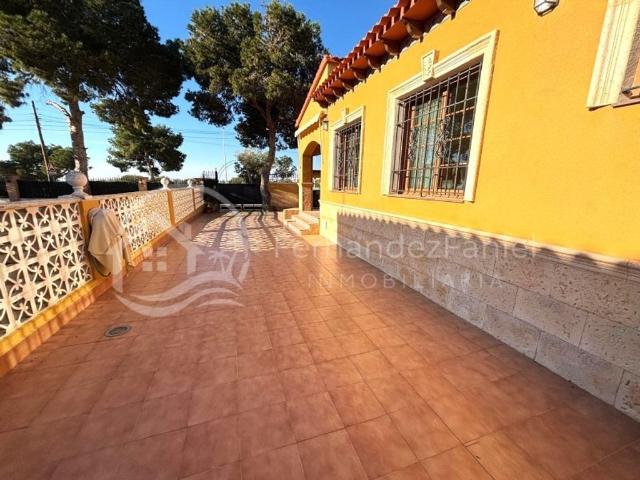 Chalet en venta en El Paraiso, Torrevieja
