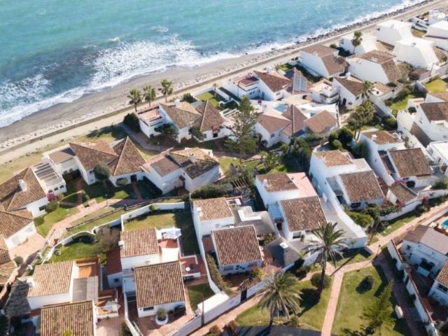 Villa en venta en Estepona, Barriada Blas Infante Villa en venta en Estepona, Barriada Blas Infante