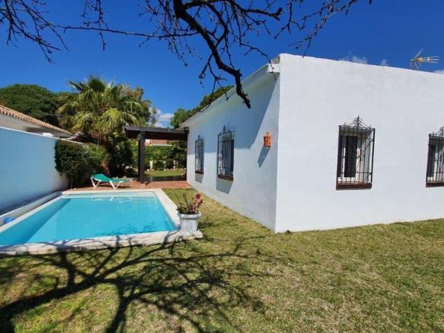 Villa en alquiler en Marbella, El Cenit