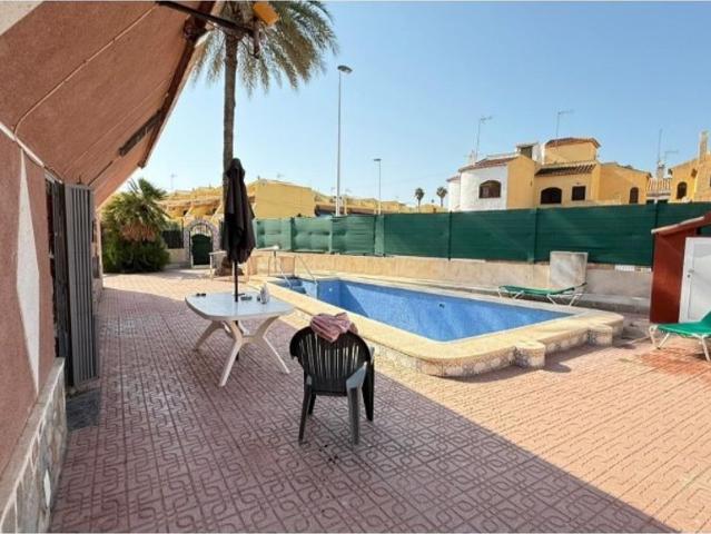 Chalet en venta en La Rosaleda, Torrevieja