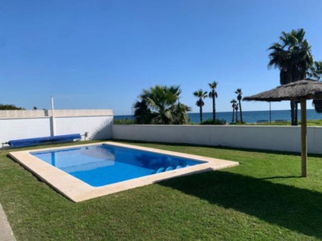 Villa en venta en Estepona, Barriada Blas Infante