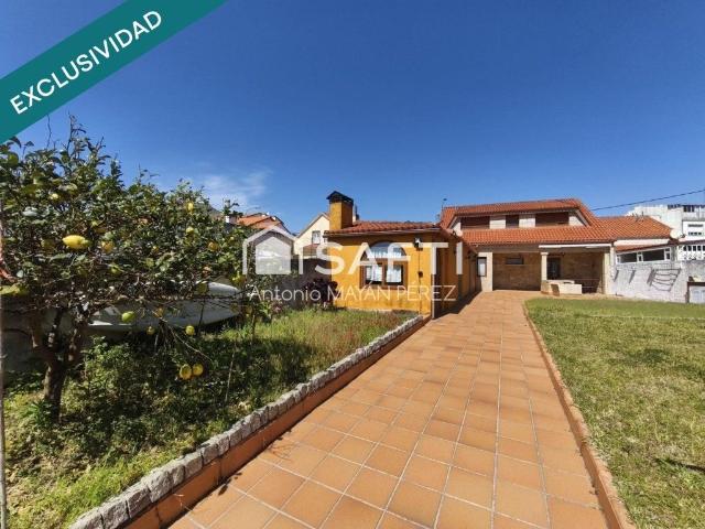 Chalet en venta en Ribeira, A Barbanza