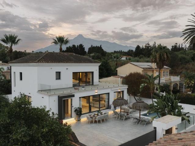 Chalet en venta en Nueva Andalucía, Costa del Sol Occidental