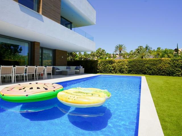 Villa en alquiler en Estepona, El Paraíso