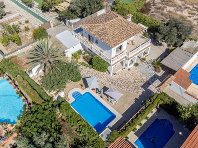 Chalet en venta en La Font, l'Alacantí