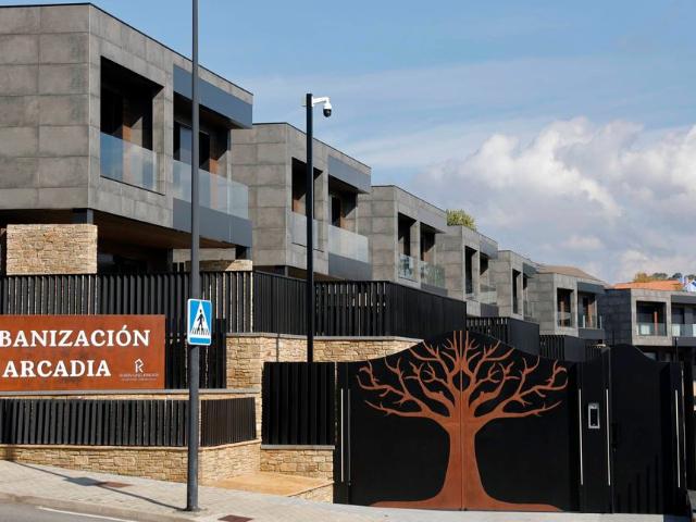 Chalet en venta en Oleiros, A Coruña