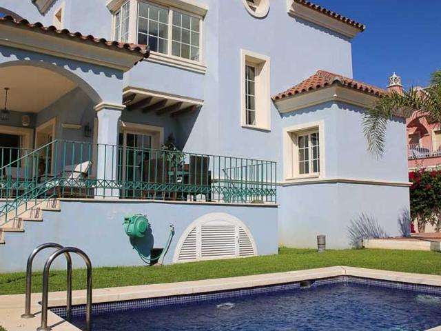 Villa en alquiler en Marbella, Miraflores