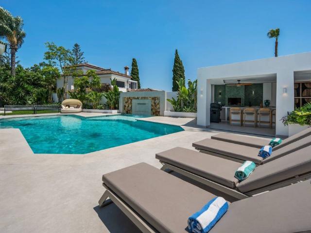 Chalet en venta en Barriada Islas Canarias, Costa del Sol Occidental