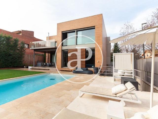Villa en venta en Sant Cugat Del Vallès