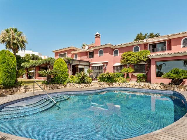 Chalet en venta en Nueva Andalucía, Costa del Sol Occidental