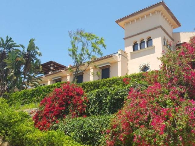 Villa en venta en Estepona