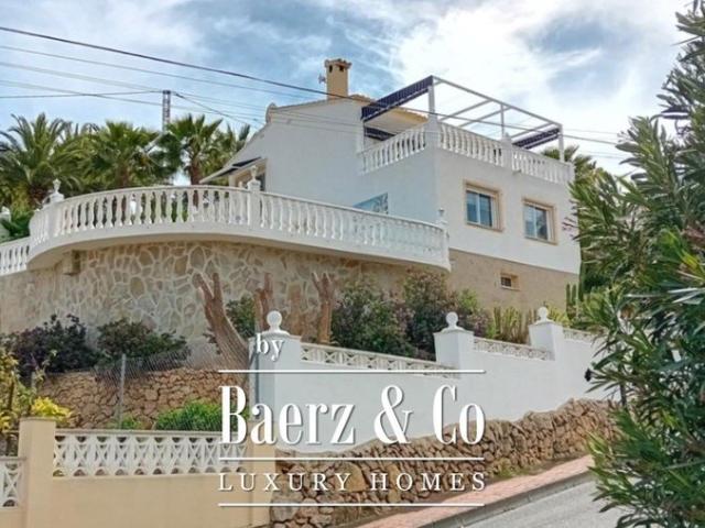 Villa en venta en La Nucia