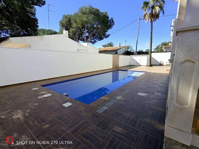 Chalet en venta en Urbanización La Zenia II, el Baix Segura / La Vega Baja