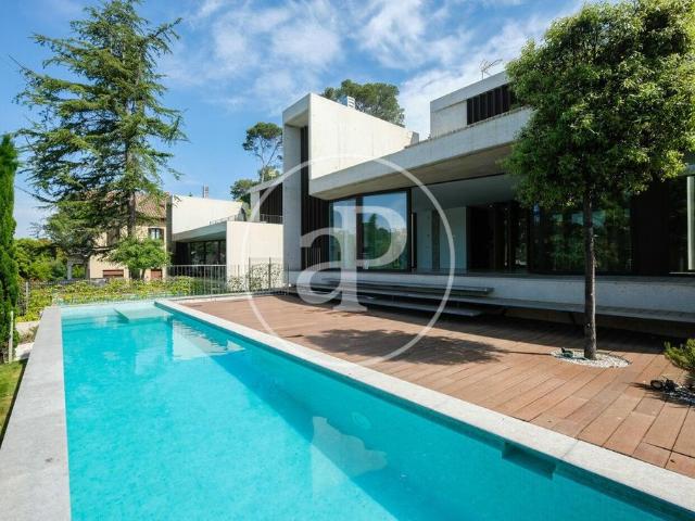 Villa en venta en Sant Cugat Del Vallès