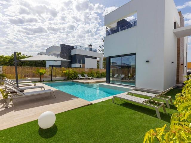 Chalet en venta en Urbanización La Torreta, el Baix Segura / La Vega Baja