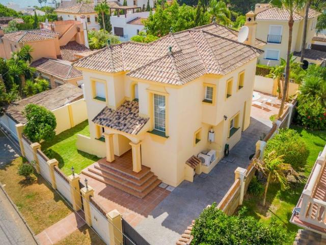 Villa en alquiler en Marbella, Elviria