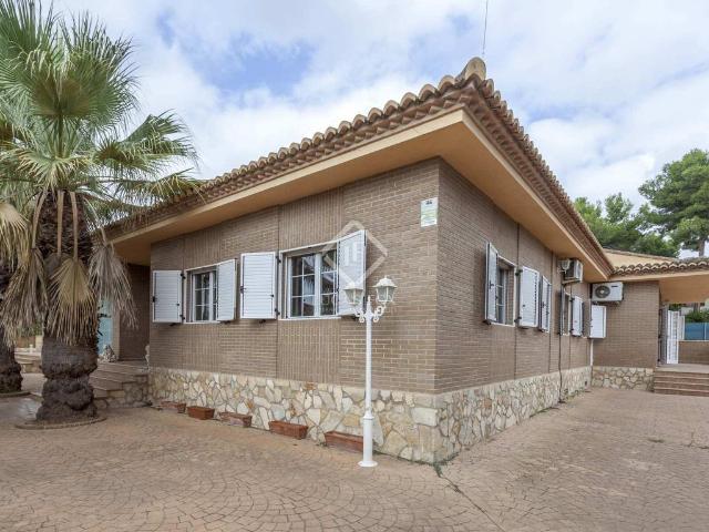 Villa en alquiler en Paterna