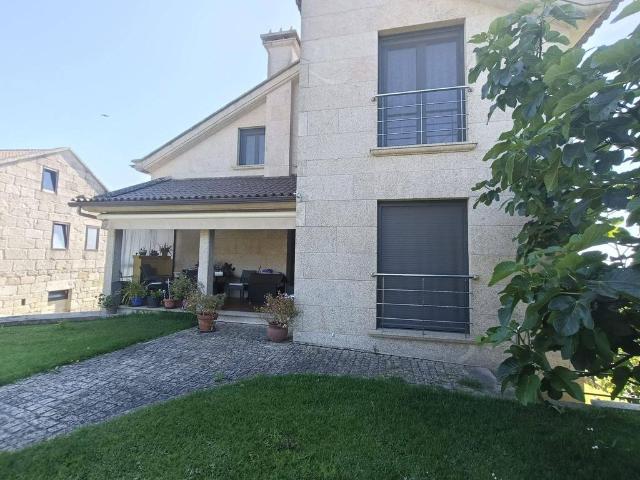 Chalet en venta en Peitieiros, Vigo