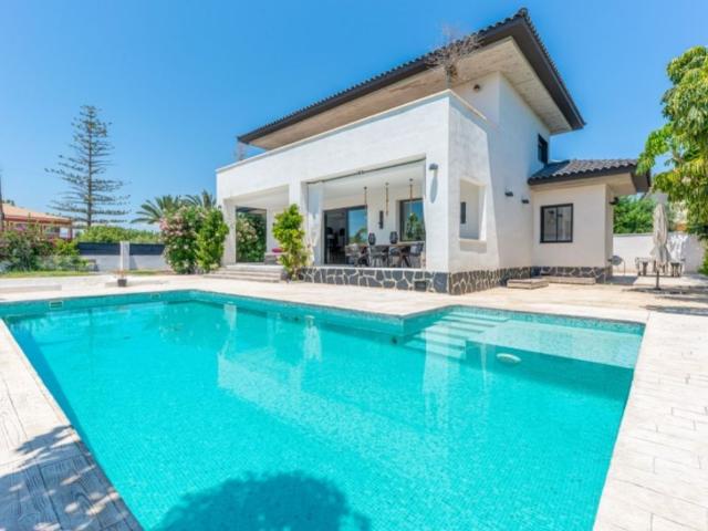 Chalet en venta en La Font, l'Alacantí