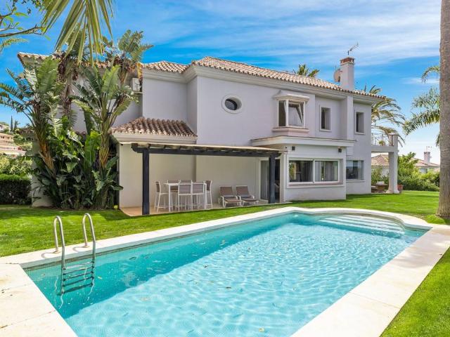 Villa en alquiler en Marbella, Elviria