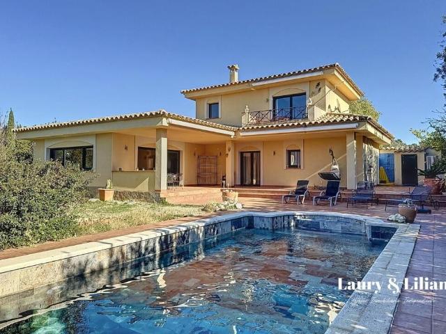 Villa en venta en Peralada