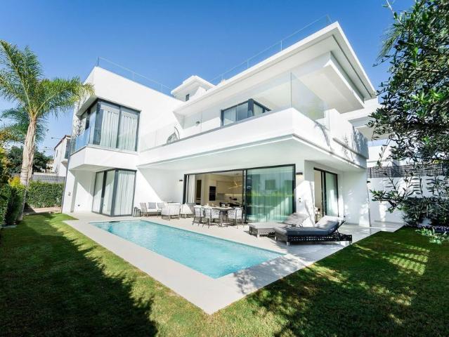 Villa en venta en Málaga, Urbanización Los Verdales