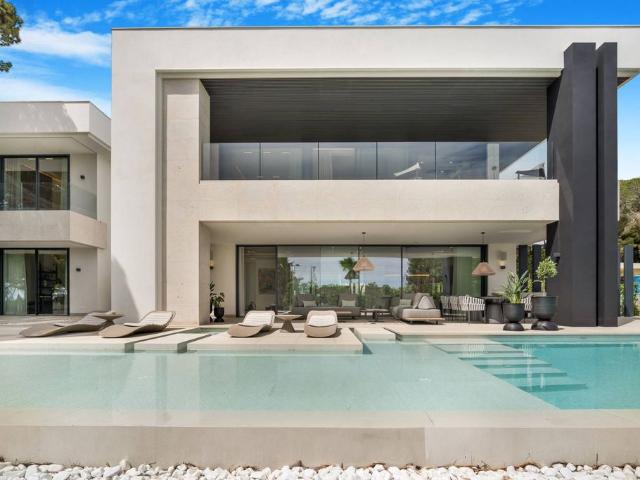 Chalet en venta en La Carolina, Costa del Sol Occidental