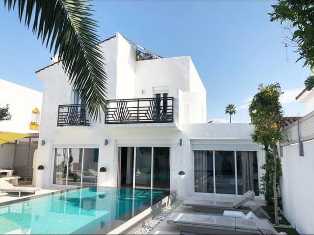 Villa en alquiler en Estepona, Vistalaya Villas