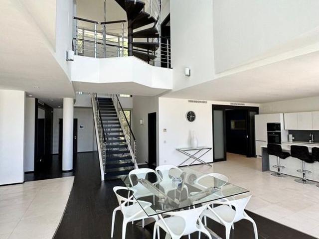 Villa en alquiler en Málaga, Nagüeles