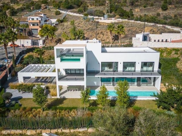 Villa en venta en Benalmádena, La Sierrezuela